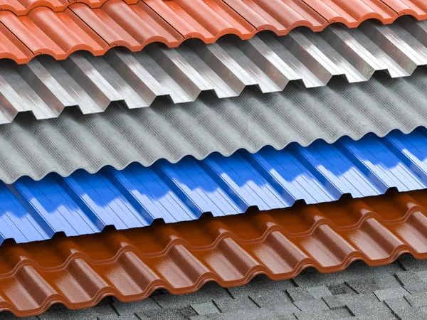 Verschiedene-Arten-von-Dachbeschichtung.-Hintergrund-aus-Blattschichten